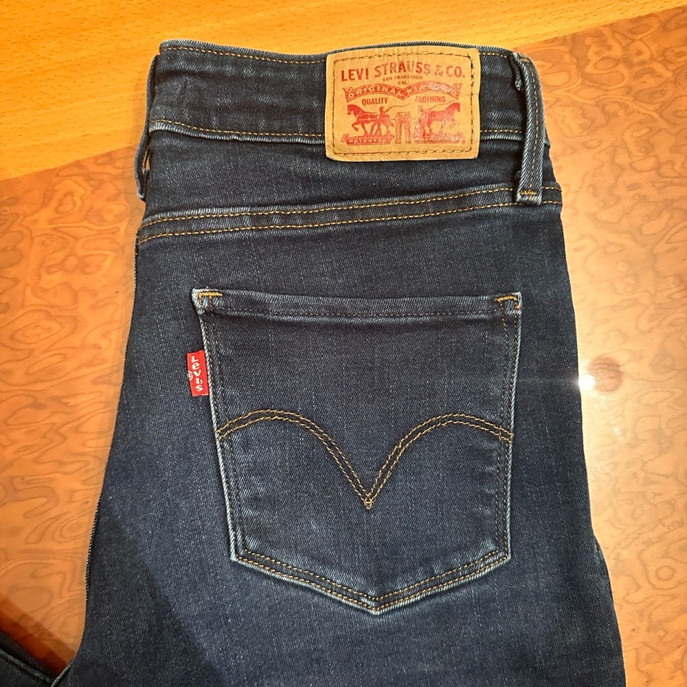 Levi’s straight leg jeans